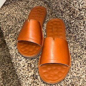 Brown slides excellent condition